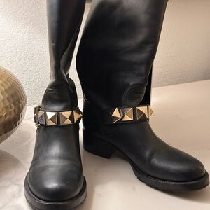Chic Valentino Black Leather Boots with Gold Rockstud accents